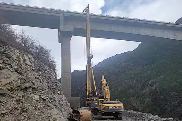 Construction of bridge pile foundation in moderately weathered rock layers