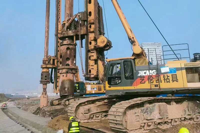The main construction methods and equipment for the construction of large-caliber pouring piles